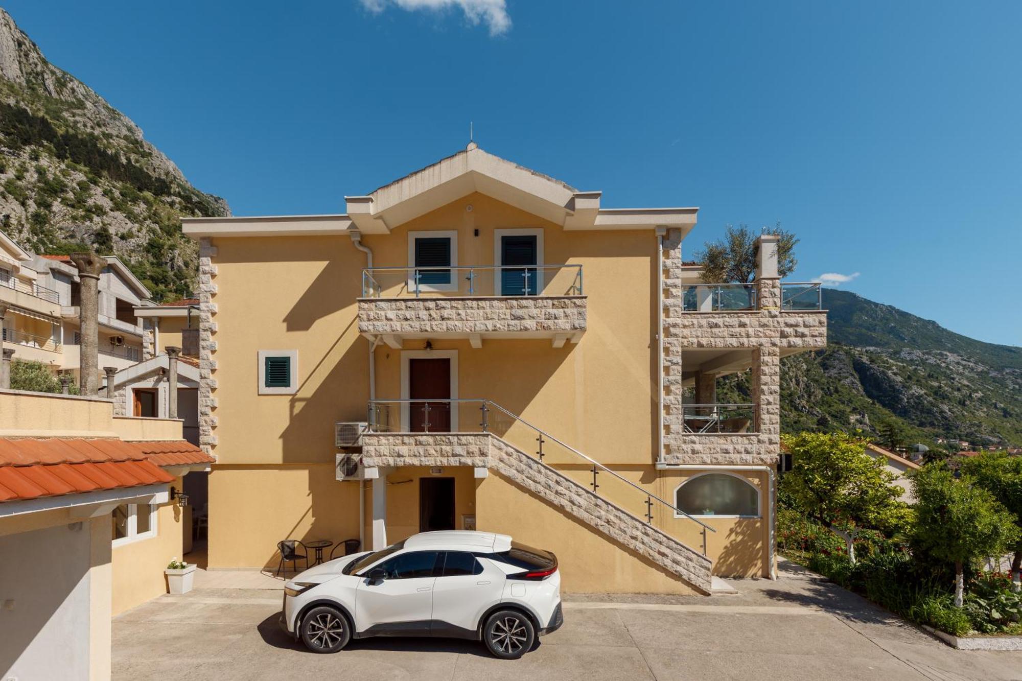 Apartments Los Olivos Kotor Luaran gambar